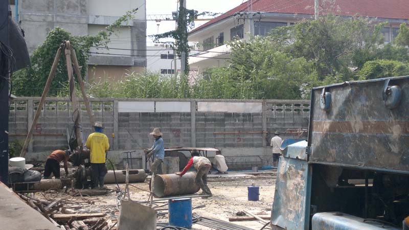 ก่อสร้าง — สิงหาคม 2555